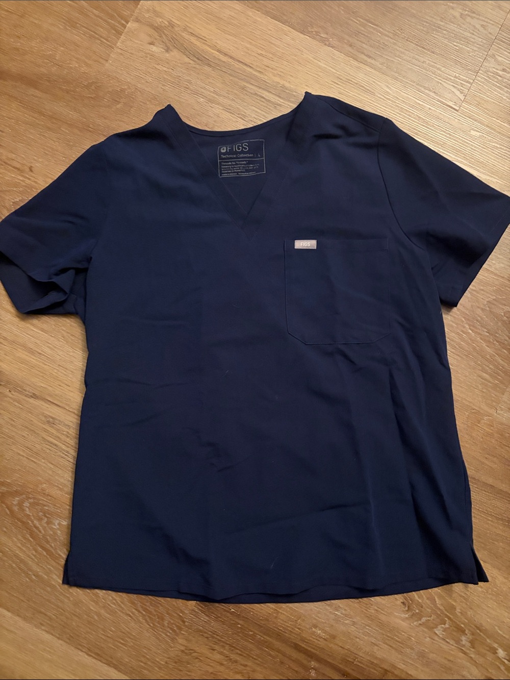 FIGS Women’s V-Neck Pocket Scrub Shirt in Navy